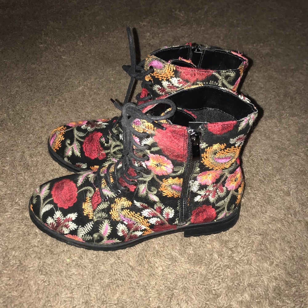 Corrie floral print boots